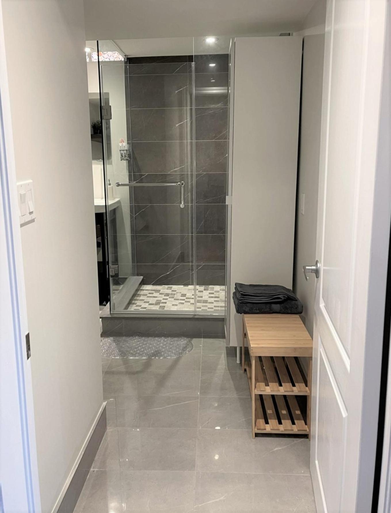 Cozy Lovely Ravine Facing Suite. Mississauga Ngoại thất bức ảnh