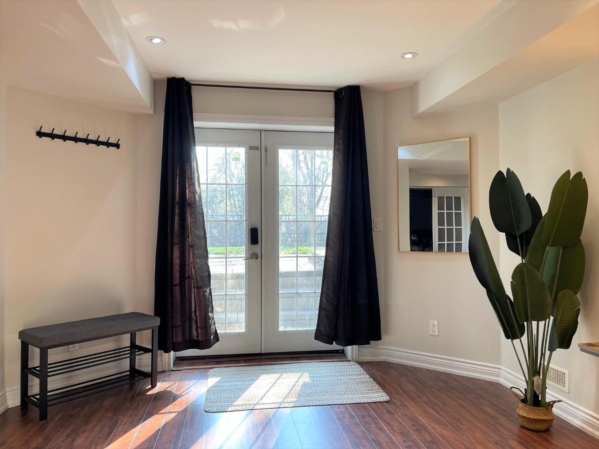 Cozy Lovely Ravine Facing Suite. Mississauga Ngoại thất bức ảnh