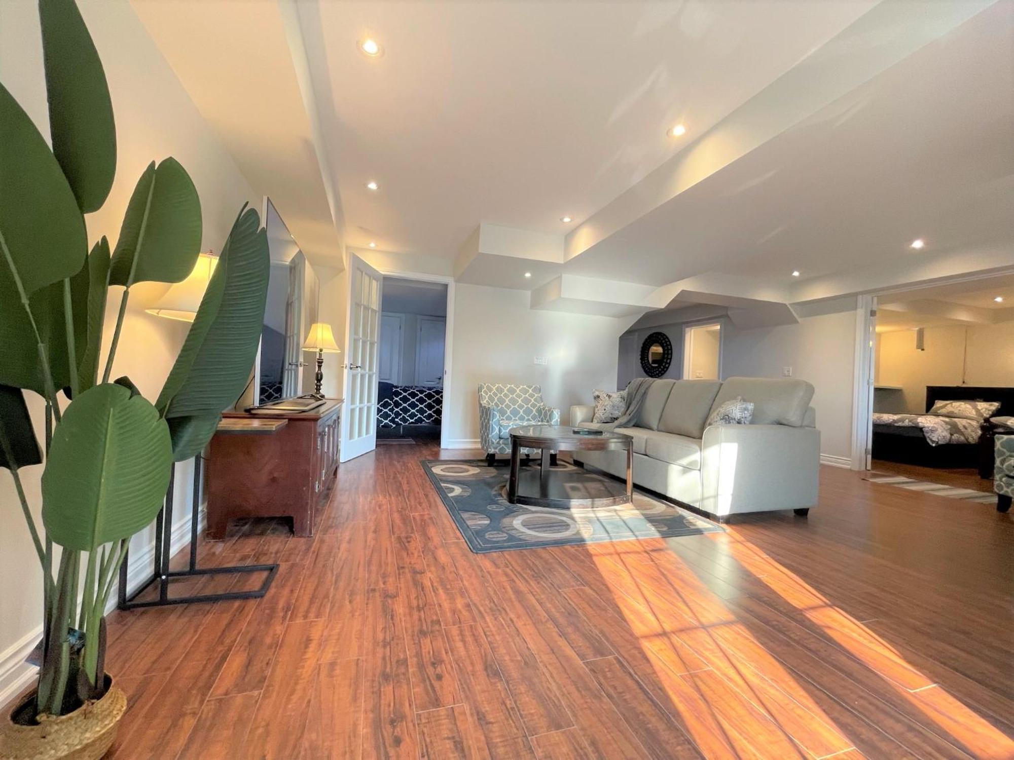 Cozy Lovely Ravine Facing Suite. Mississauga Ngoại thất bức ảnh