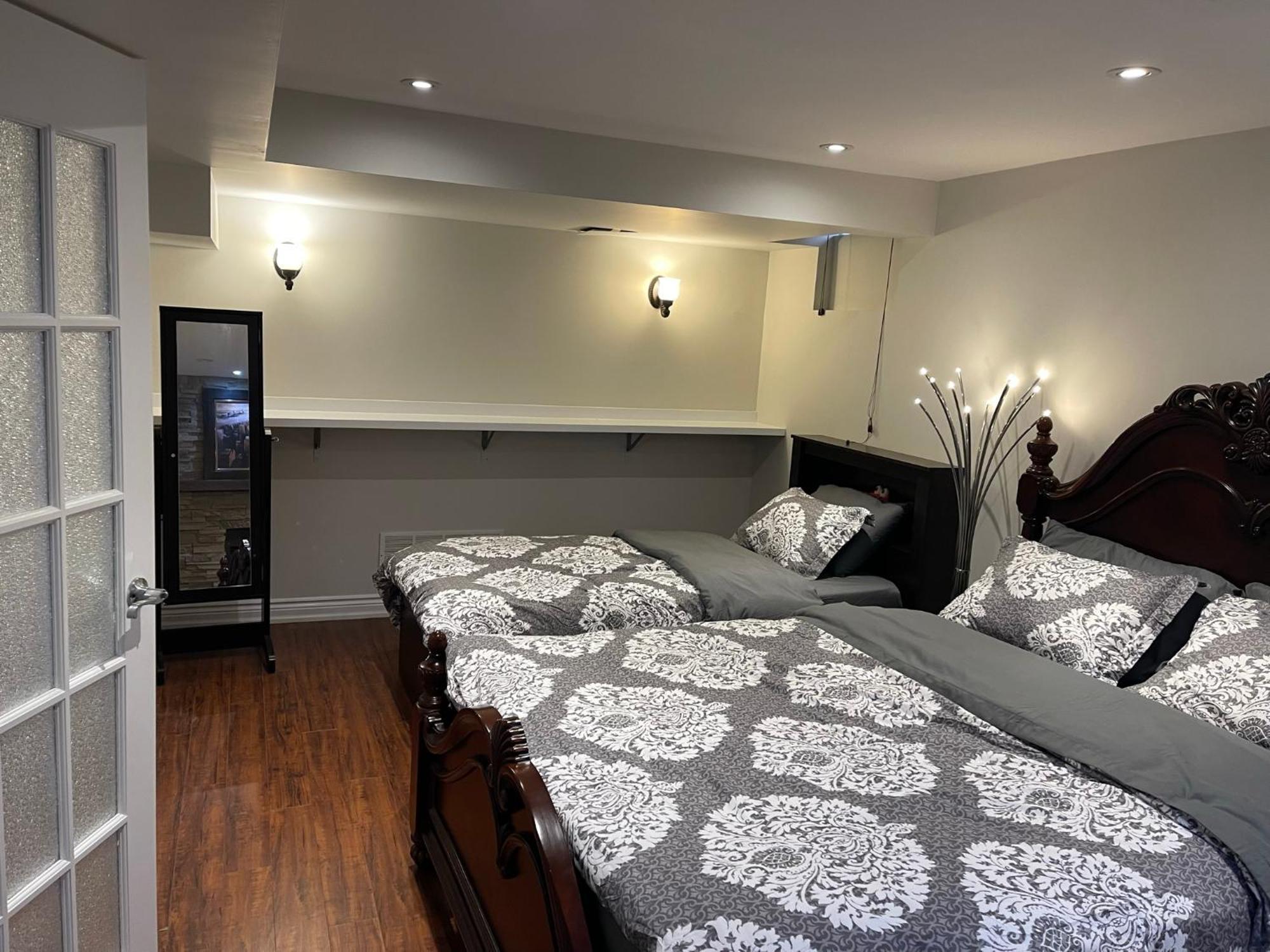 Cozy Lovely Ravine Facing Suite. Mississauga Ngoại thất bức ảnh